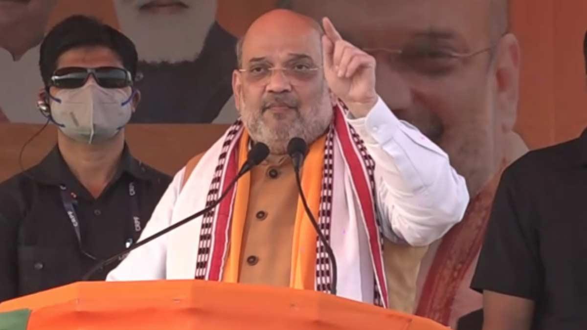 अमित शाह ने कहा कि असम घूमने आते हैं राहुल गांधी (फोटो-ट्विटर)