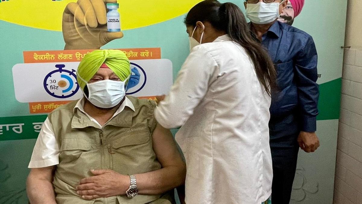 CM कैप्टन अमरिंदर ने ली कोरोना वैक्सीन की डोज