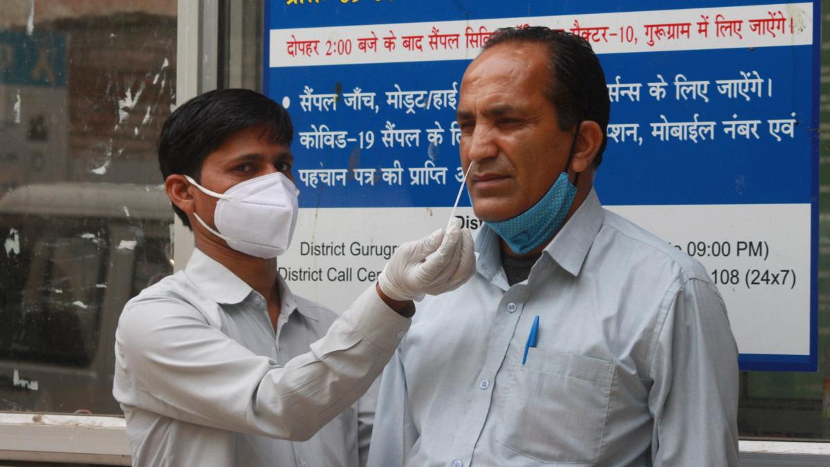 देश में कोरोना के केस बहुत तेजी से बढ़ रहे हैं