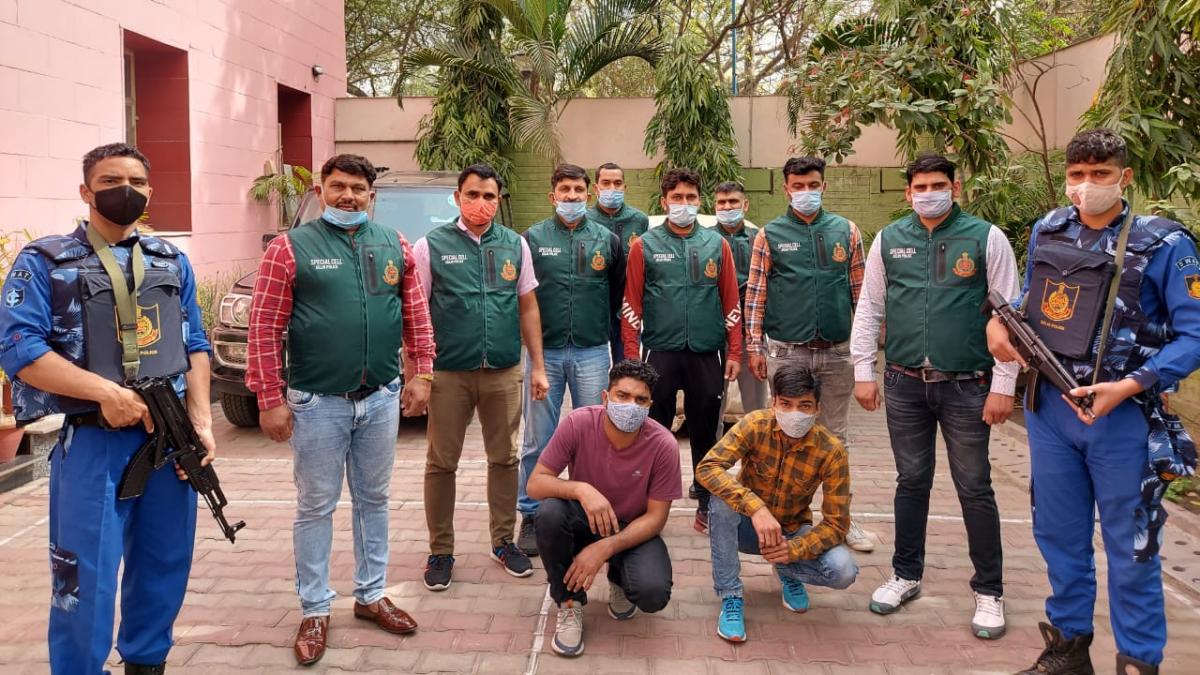 दिल्ली पुलिस की ओर से गिरफ्तार किए गए दोनों शूटर