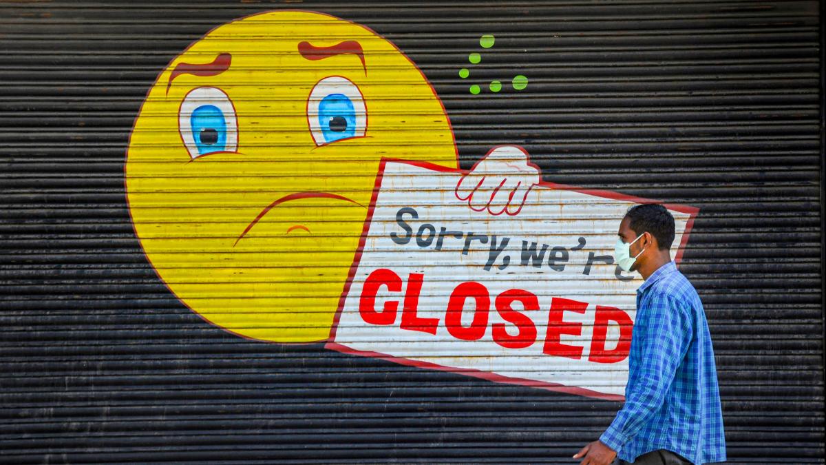 देश में फिर बढ़ा कोरोना वायरस का खतरा (फाइल फोटो: PTI) 