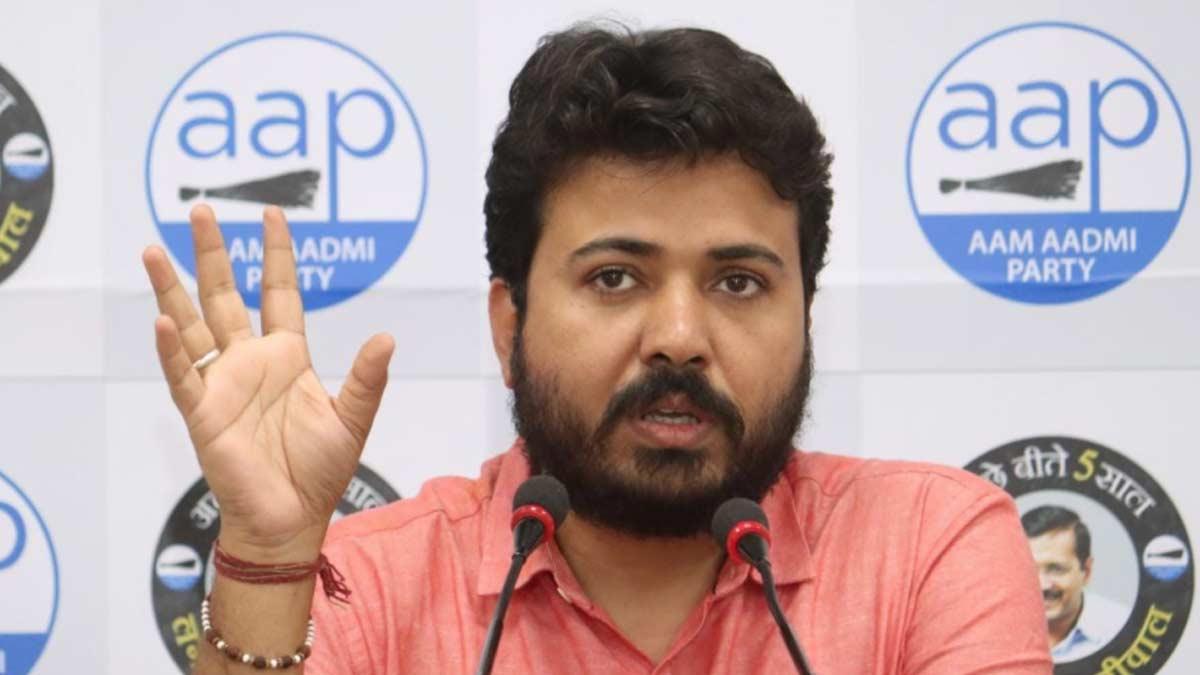 AAP नेता दुर्गेश पाठक (फोटो-ट्विटर)
