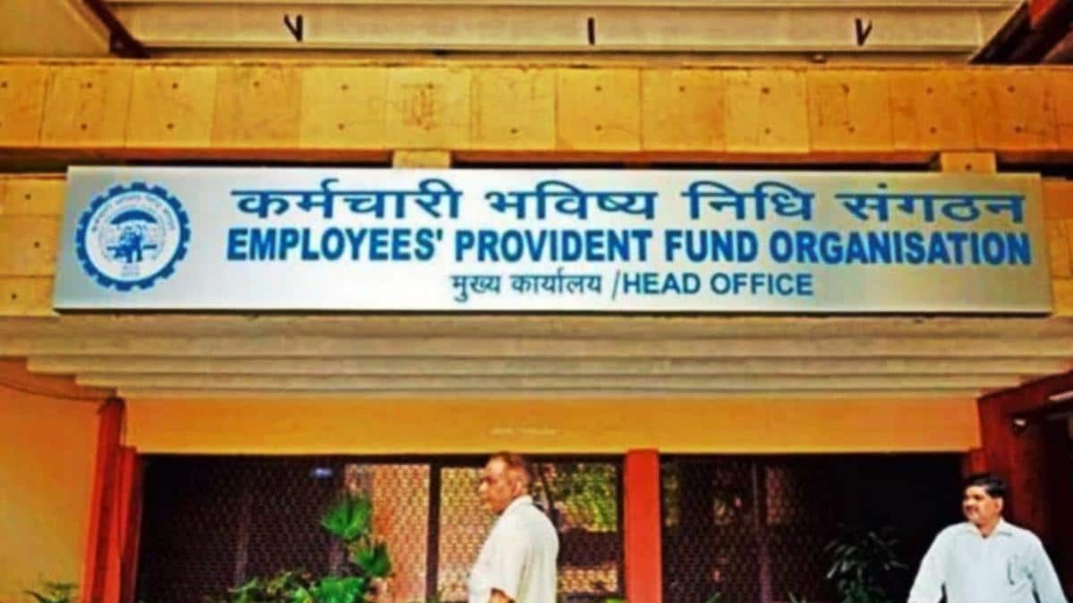 6 करोड़ PF खाताधारकों को राहत, EPFO ने ब्याज दर 8.5% पर रखा बरकरार - EPFO CBT fixes interest rate on PF deposits for financial year crores employees tuds - AajTak