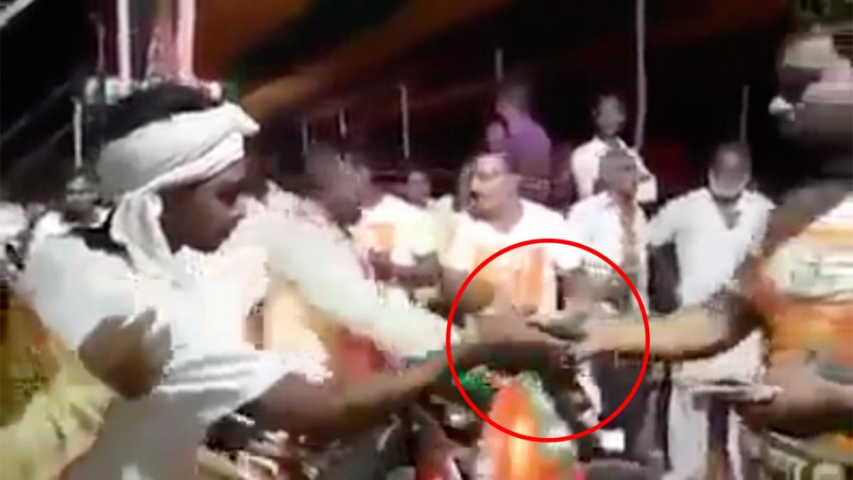 सोशल मीडिया में वायरल तस्वीर