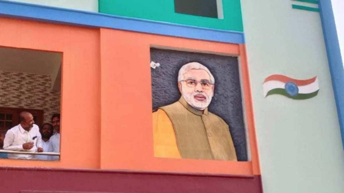 BJP प्रशंसक ने घर के बाहर बनाई पीएम मोदी की आकृति (ट्विटर)