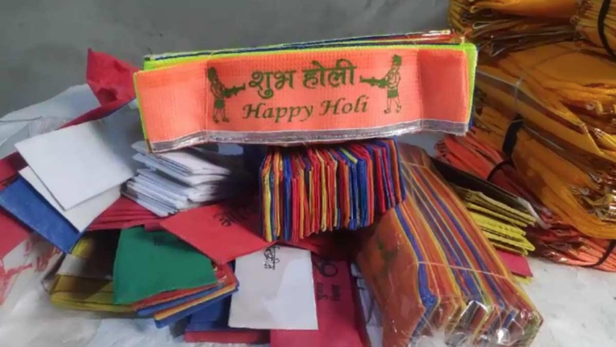 कोरोना की वजह से अमरोहा में टोपी कारोबार पर पड़ा असर (फोटो-बीएस आर्य)