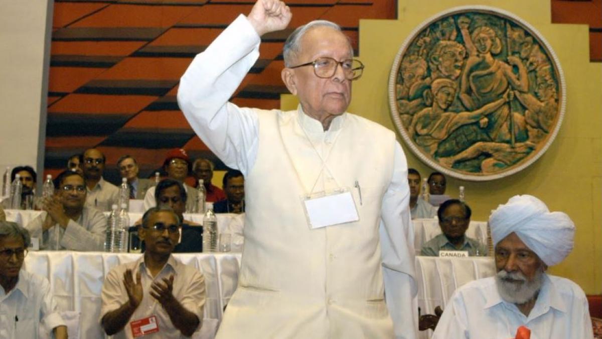 पश्चिम बंगाल में ज्योति बसु ने सीपीएम को जन जन की पार्टी बना दी (फोटो-jyotibasu.net)