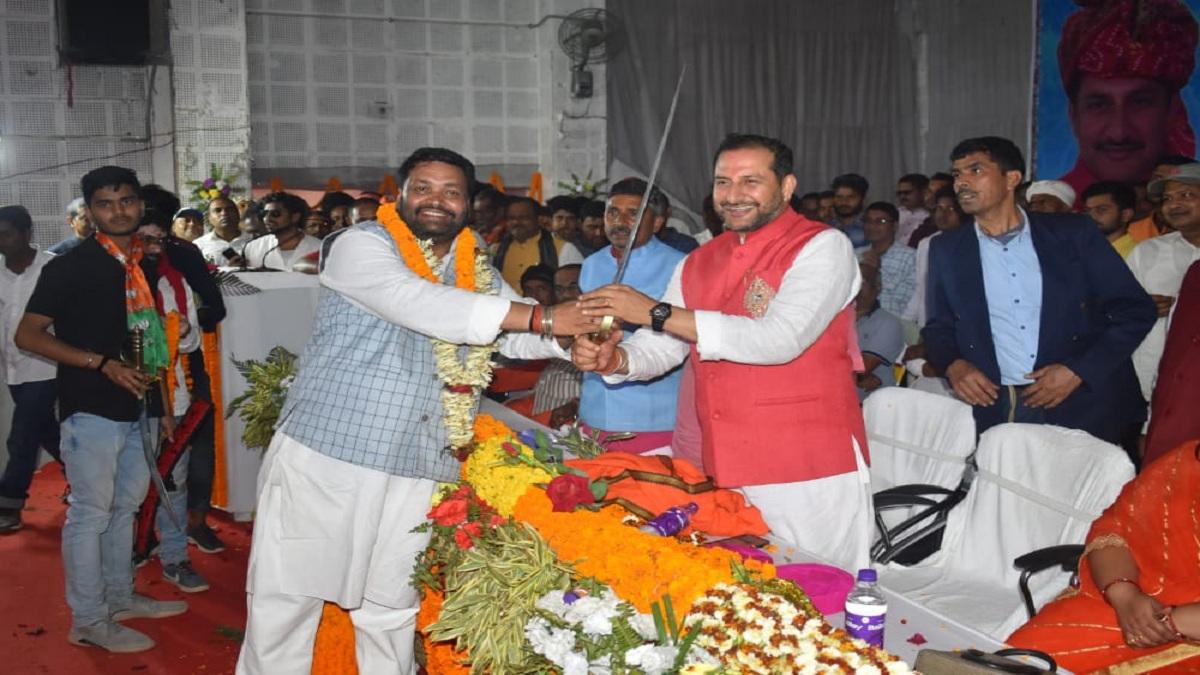 कोसी में कांग्रेस के कई नेता बीजेपी में शामिल हो गए. (फोटो-आजतक)