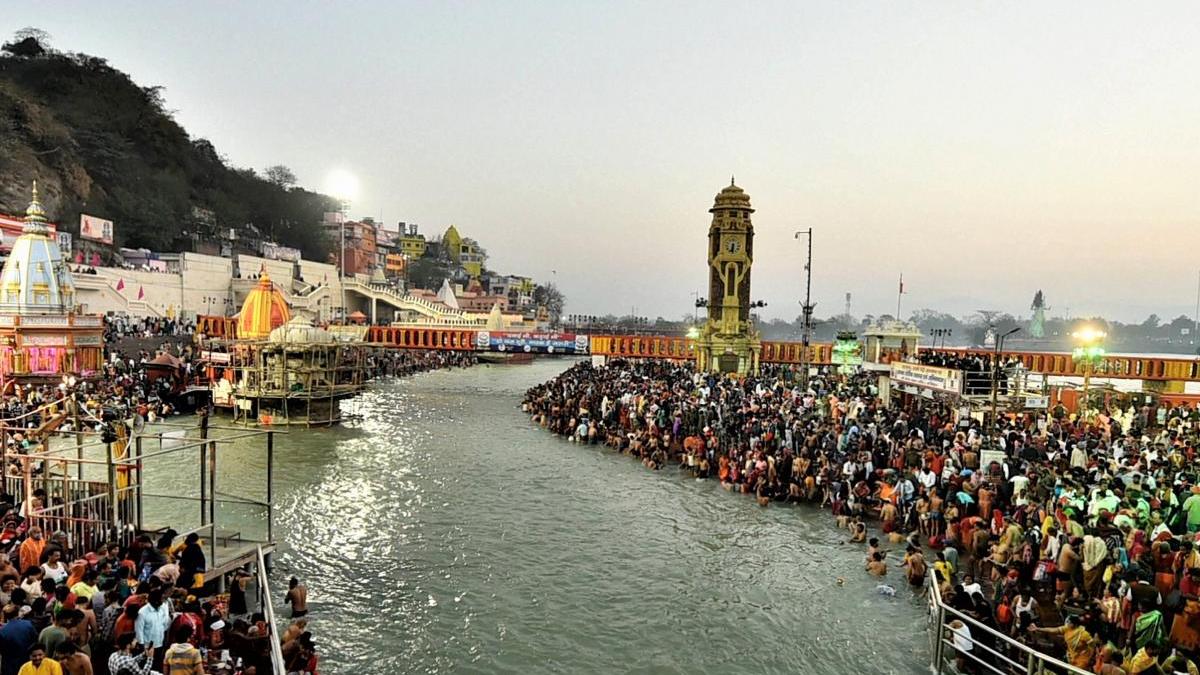 कोरोना रिपोर्ट निगेटिव होने पर ही कुंभ मेला आने की इजाजत मिलेगी. (फाइल फोटो- PTI)