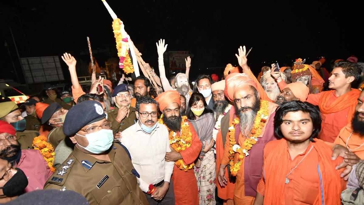 रमता पंचों ने किया नगर प्रवेश