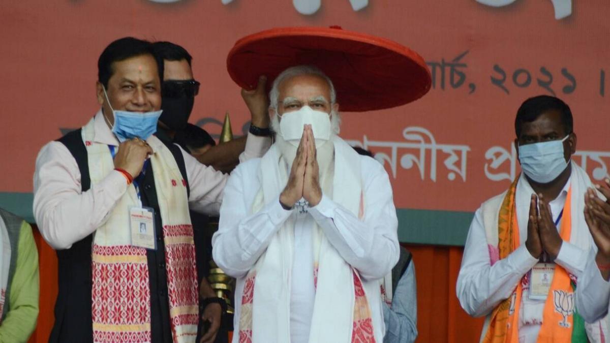 असम सीएम सर्बानंद सोनोवाल और पीएम नरेंद्र मोदी 
