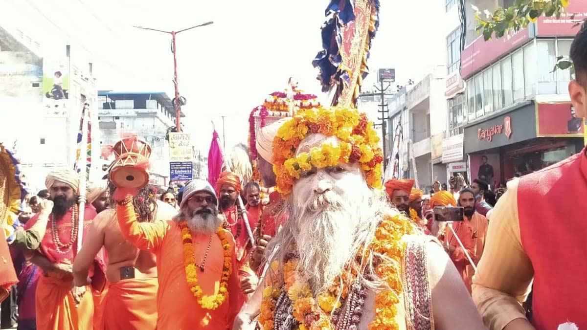 हरिद्वार में पहली पेशवाई निरंजनी अखाड़े की निकली (फोटो-मुदित)