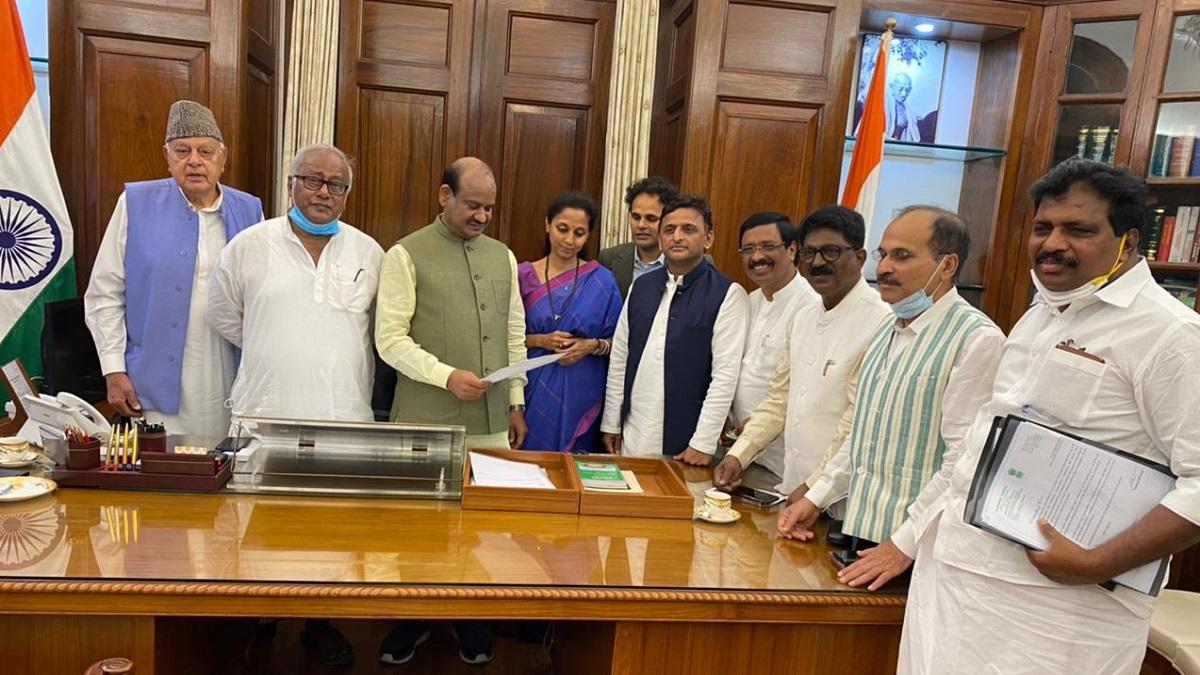 लोकसभा स्पीकर ओम बिड़ला से विपक्षी सांसदों ने की मुलाकात