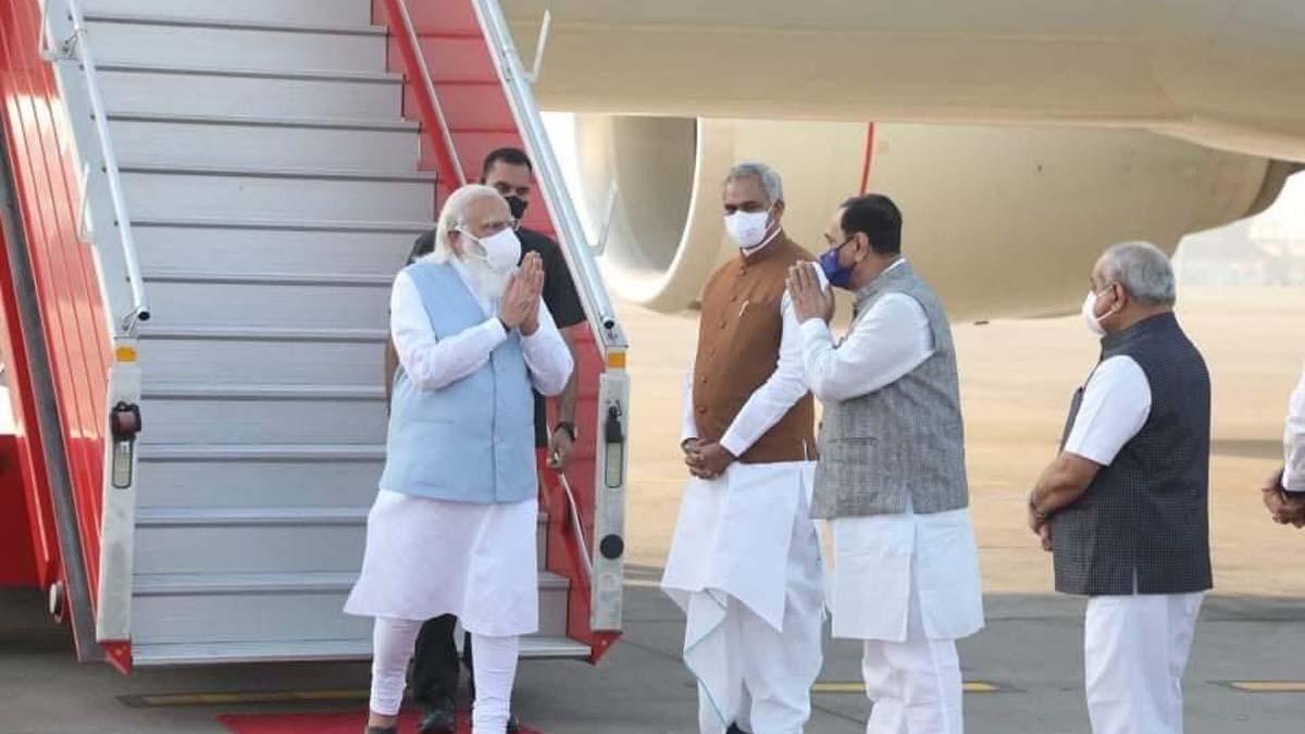 पीएम मोदी अहमदाबाद पहुंचे