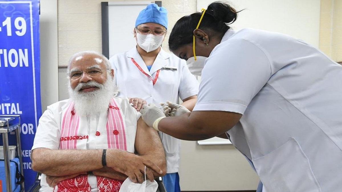 दिल्ली के एम्स में पीएम मोदी ने ली थी वैक्सीन की डोज