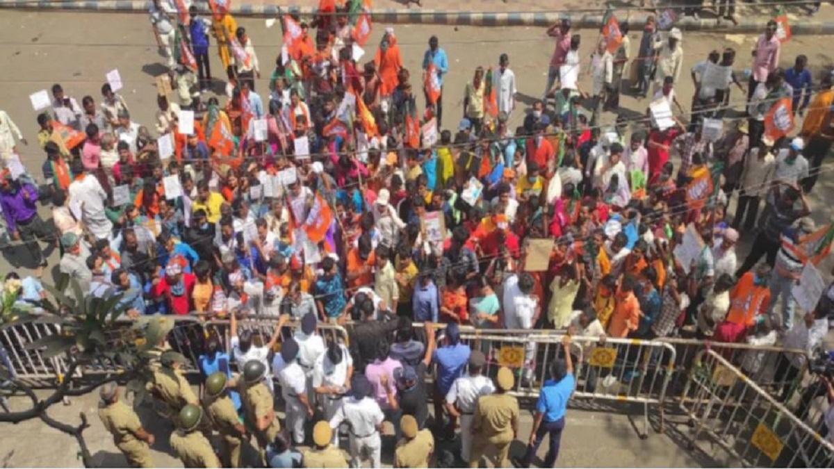 बीजेपी कार्यकर्ताओं ने किया प्रदर्शन 