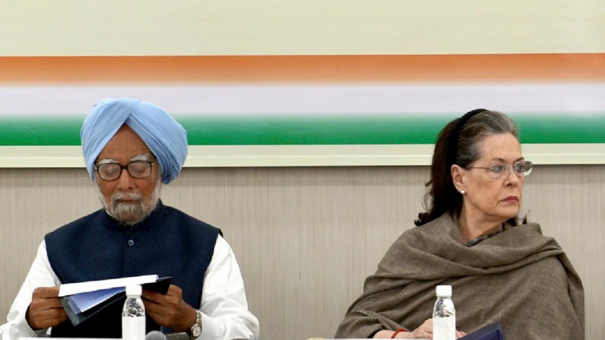 पूर्व पीएम मनमोहन सिंह और कांग्रेस अध्यक्ष सोनिया गांधी