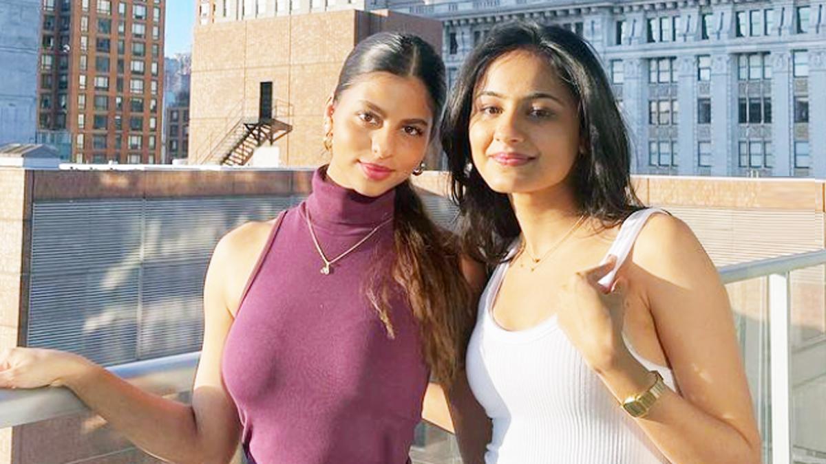 दोस्त के साथ सुहाना खान 