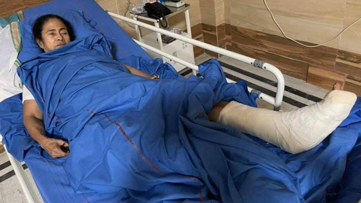 कोलकाता के अस्पताल में भर्ती हैं ममता बनर्जी (फोटो: PTI)
