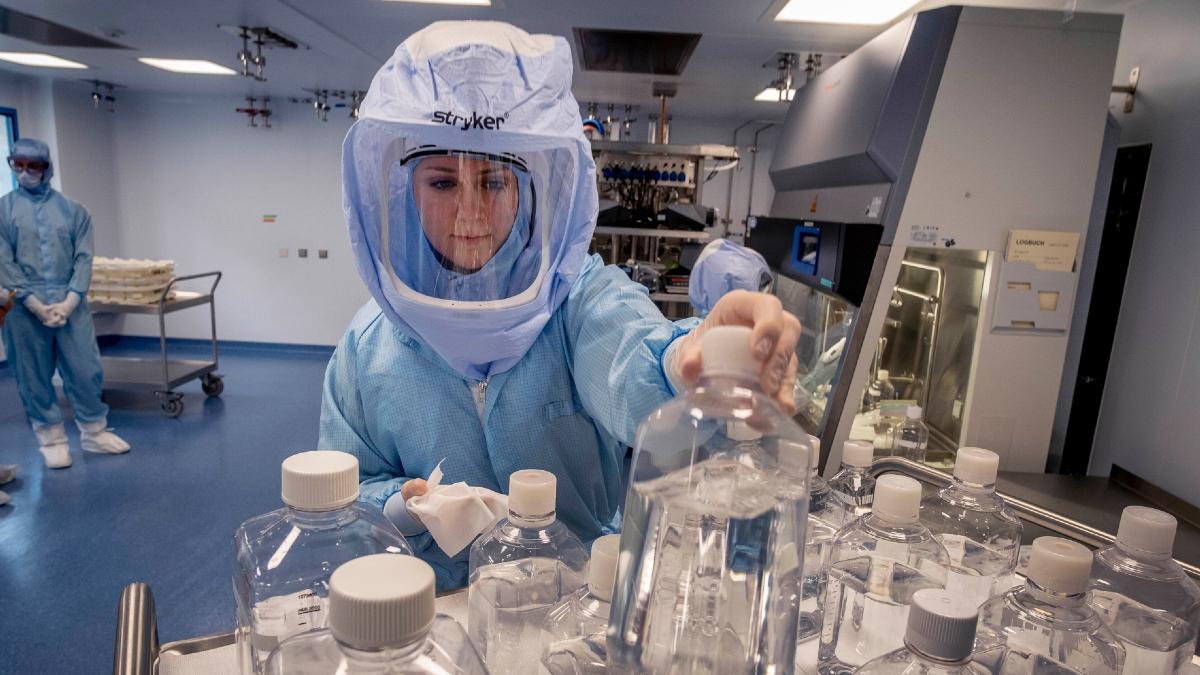 वैक्सीन के इस्तेमाल के लिए फाइजर को FDA से मंजूरी लेनी होगी