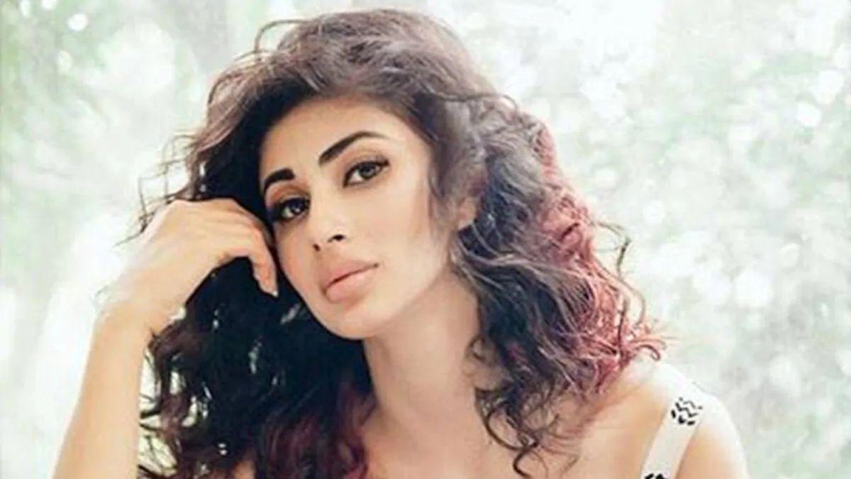 एक्ट्रेस मौनी रॉय