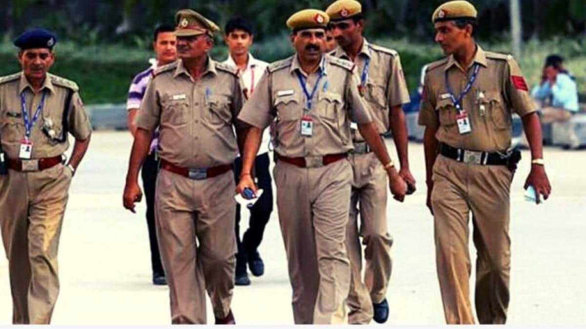 बम की धमकी के बाद पुलिस ने की छानबीन (फाइल फोटो)