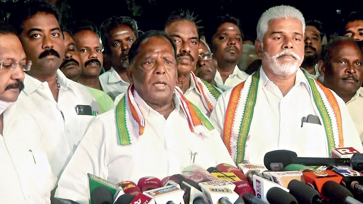 डूबी नाव इस्तीफे के बाद नारायणसामी