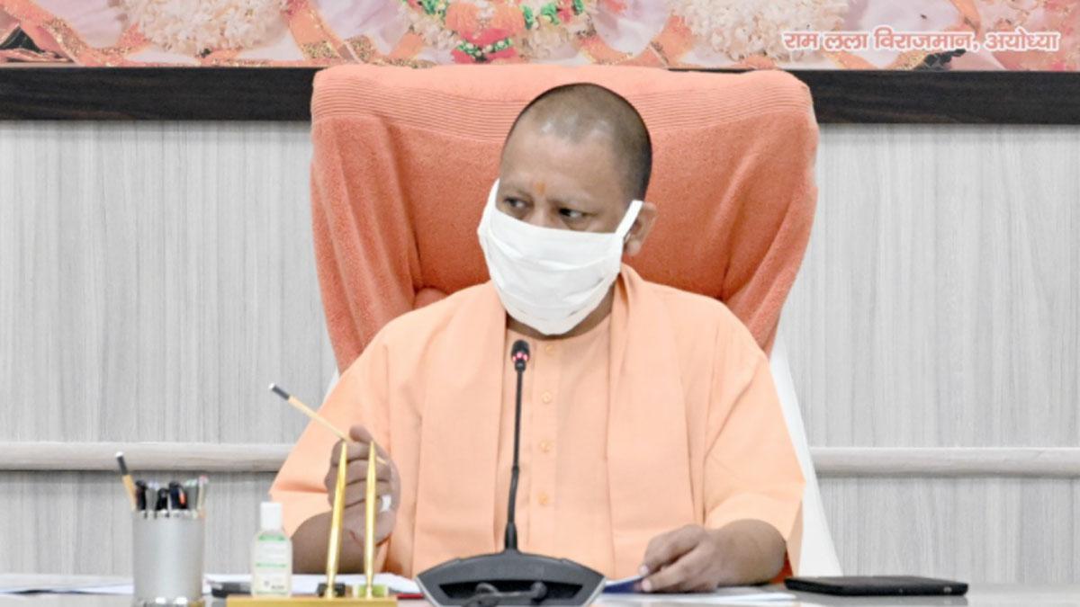 भ्रष्ट आईपीएस अफसरों पर सख्ती के मूड में सीएम योगी आदित्यनाथ (फाइल-ट्विटर)