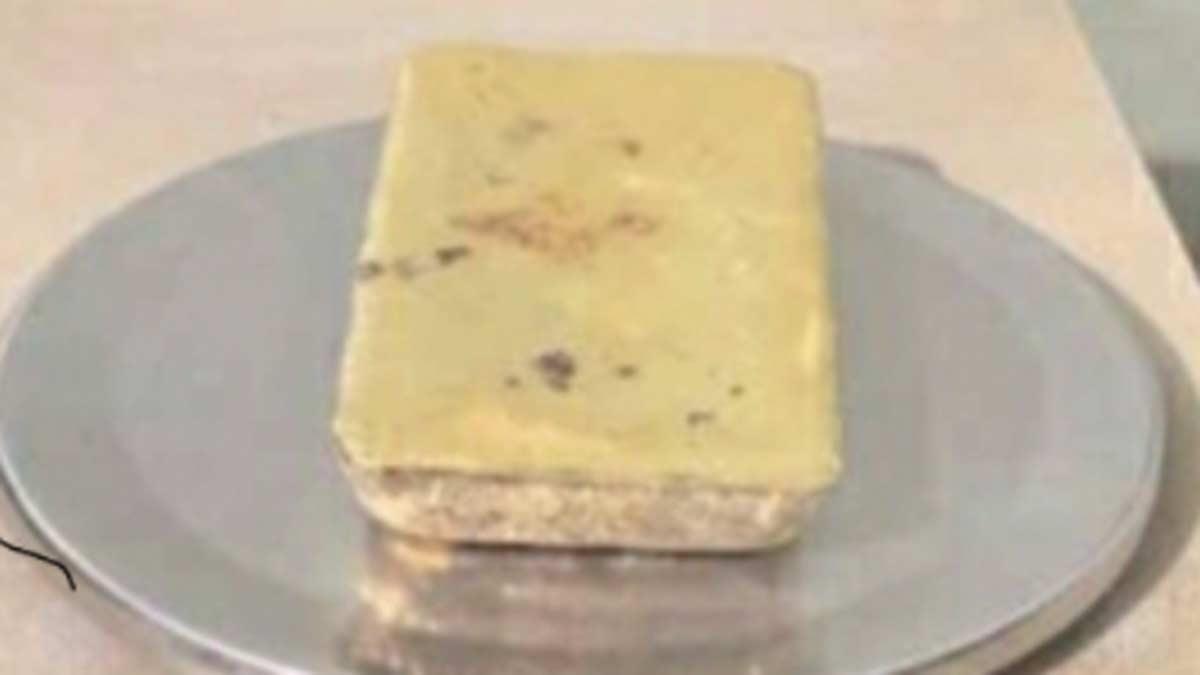 लखनऊ एयरपोर्ट पर जब्त किया गया 1.23 करोड़ का सोना  