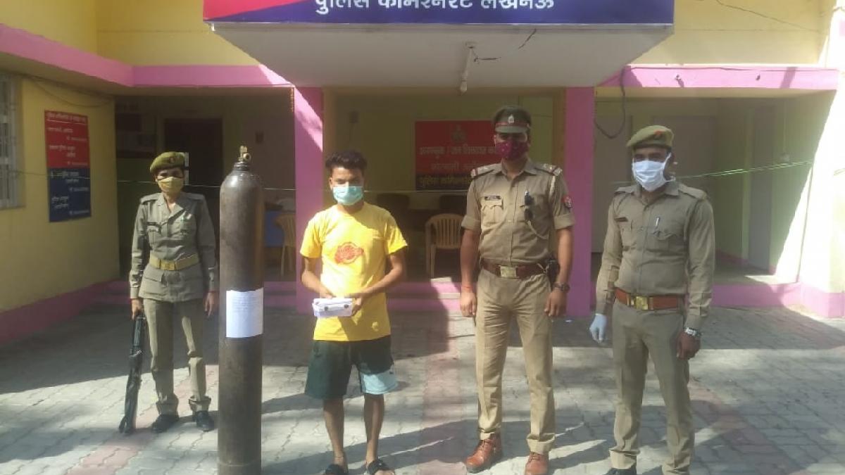 ऑक्सीजन सिलेंडर की हो रही थी कालाबाजारी (फोटो- आजतक)