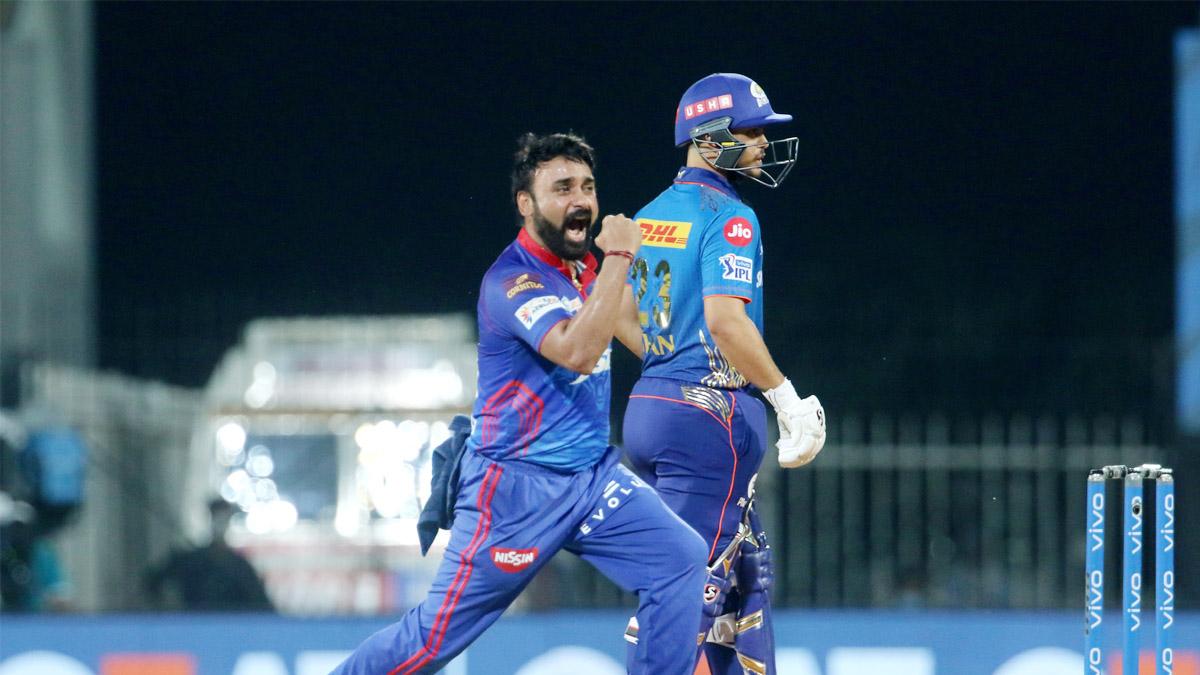 अमित मिश्रा ने रोहित शर्मा को आईपीएल में सातवीं बार किया आउट (फोटो-PTI)