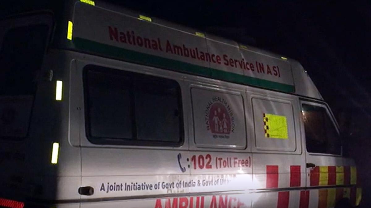 बीच रास्ते में एंबुलेंस खराब