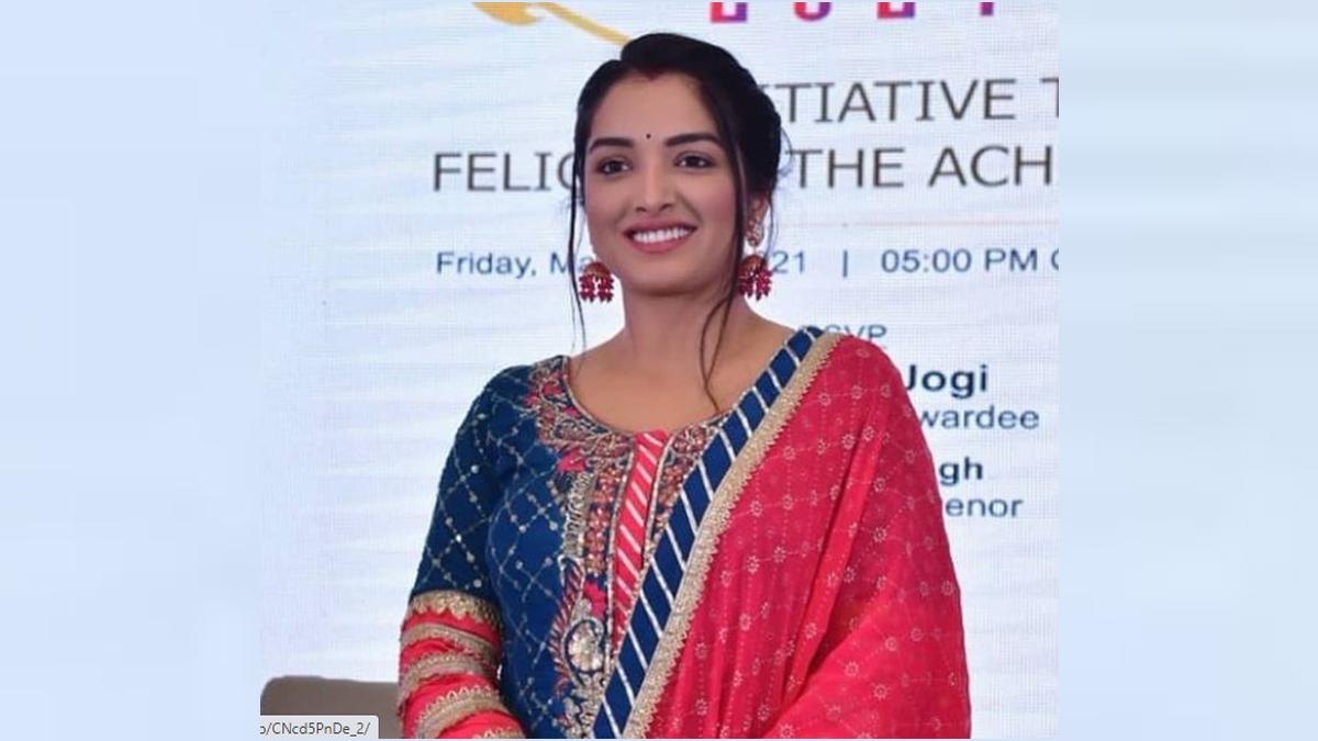 आम्रपाली दुबे 