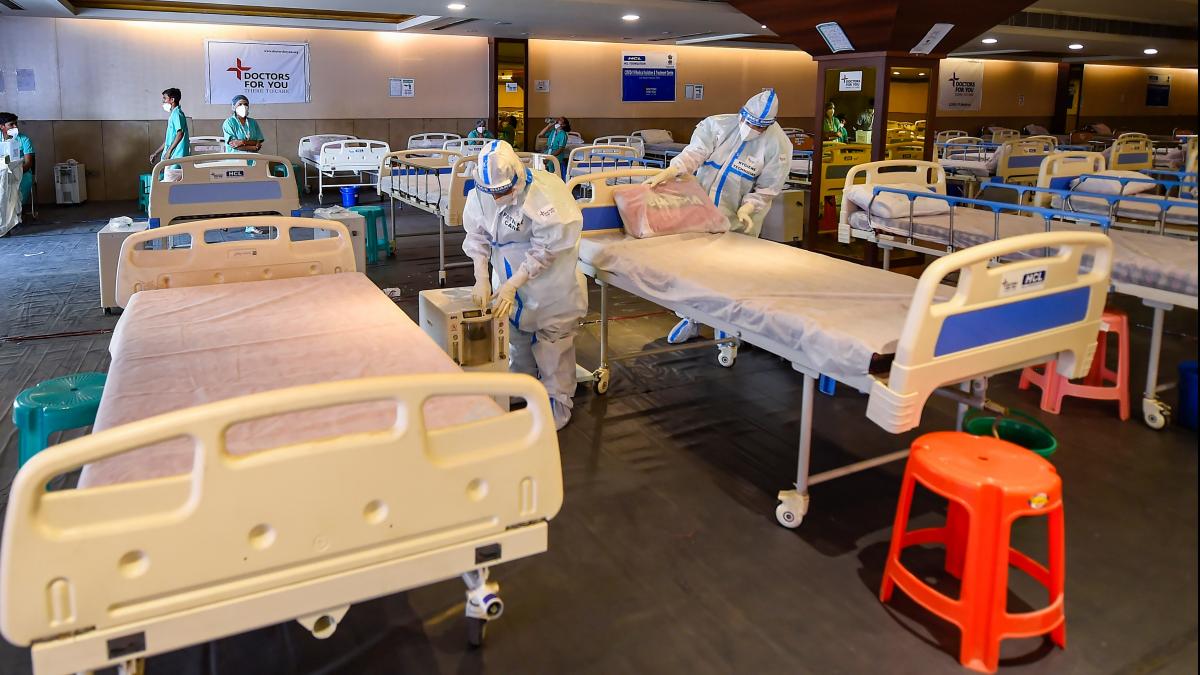 दिल्ली में बेड्स की संख्या बढ़ाने की कोशिश (फोटो: PTI)