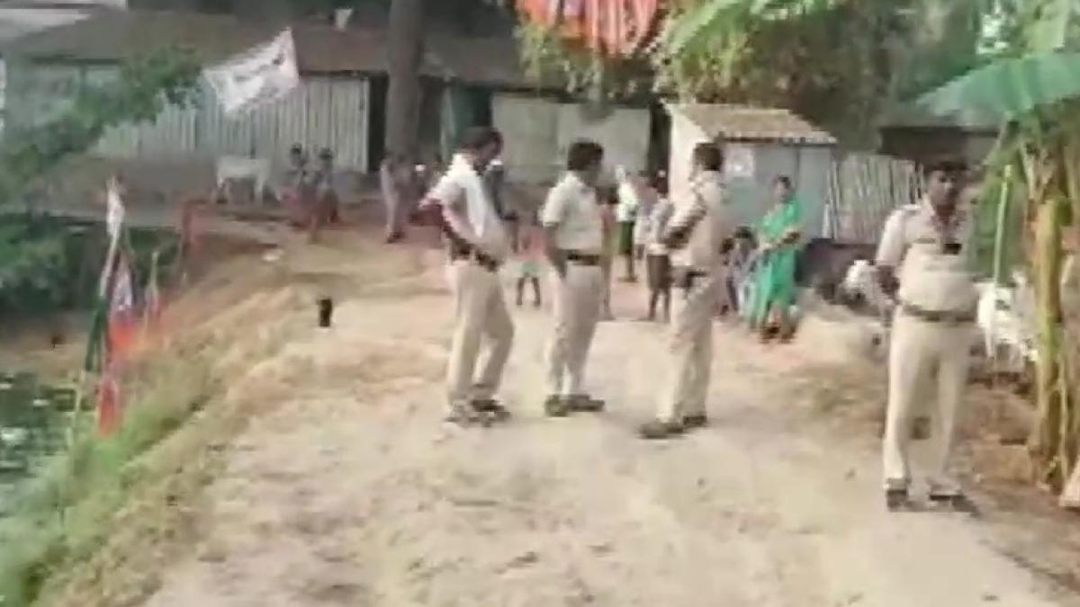 बंगाल में वोटिंग के बीच कई जगह तनाव की खबरें (फाइल फोटो: ANI)