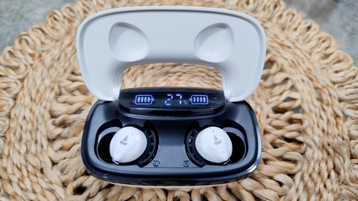 boAt Airdopes 621 Review: 2,999 रुपये में कड़क बेस वाले ईयरबड्स - Boat Airdopes 621 True Wireless Earbuds Review ttec - AajTak