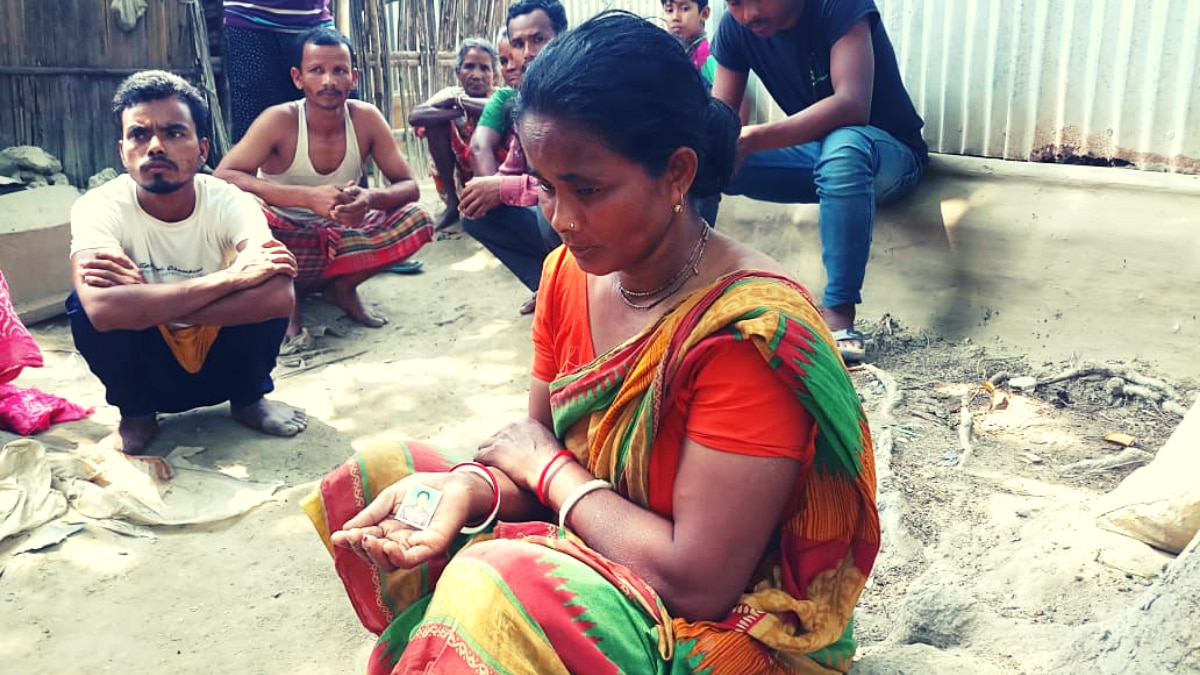 मृतक आनंद बर्मन का पीड़ित परिवार 