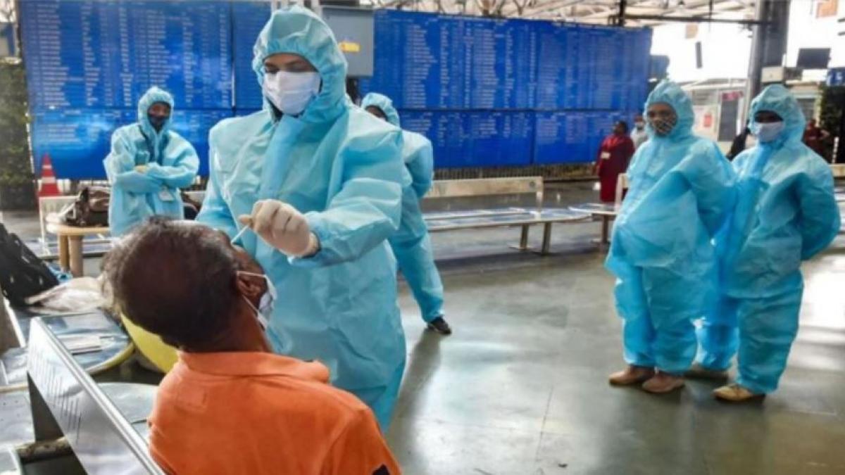 देश में बढ़ रहे हैं कोरोना के मामले (सांकेतिक फोटो)