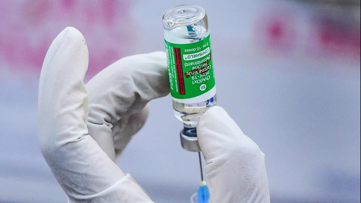 कोविशील्ड वैक्सीन के दामों पर राजनीतिक रार (फाइल फोटो: PTI)