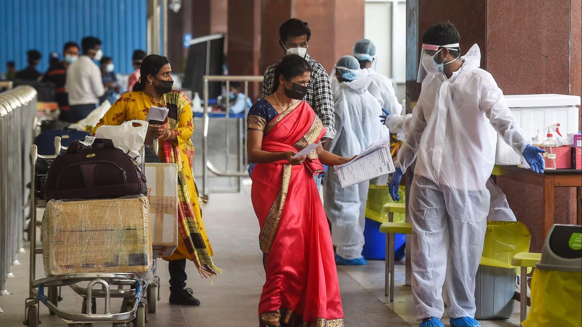 देश में जारी है कोरोना का कहर (PTI)