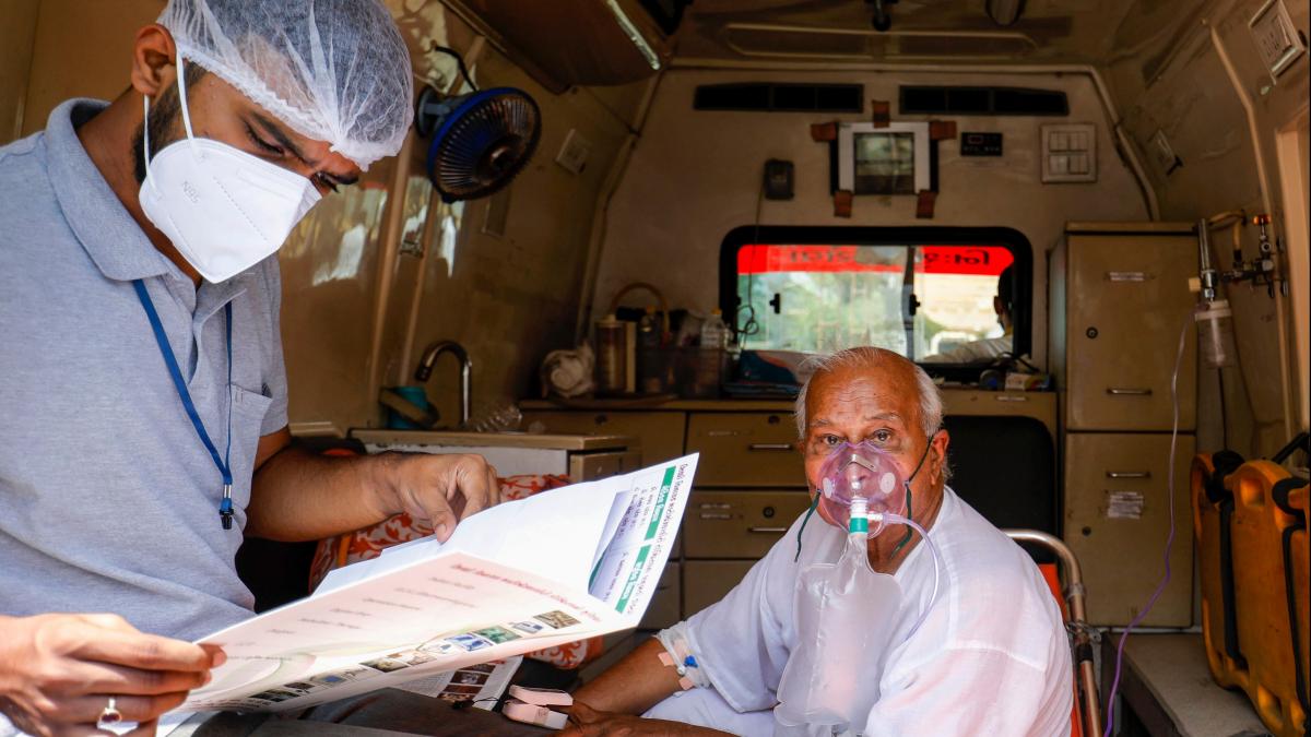 कोरोना के केस बढ़ना लगातार जारी है (PTI)