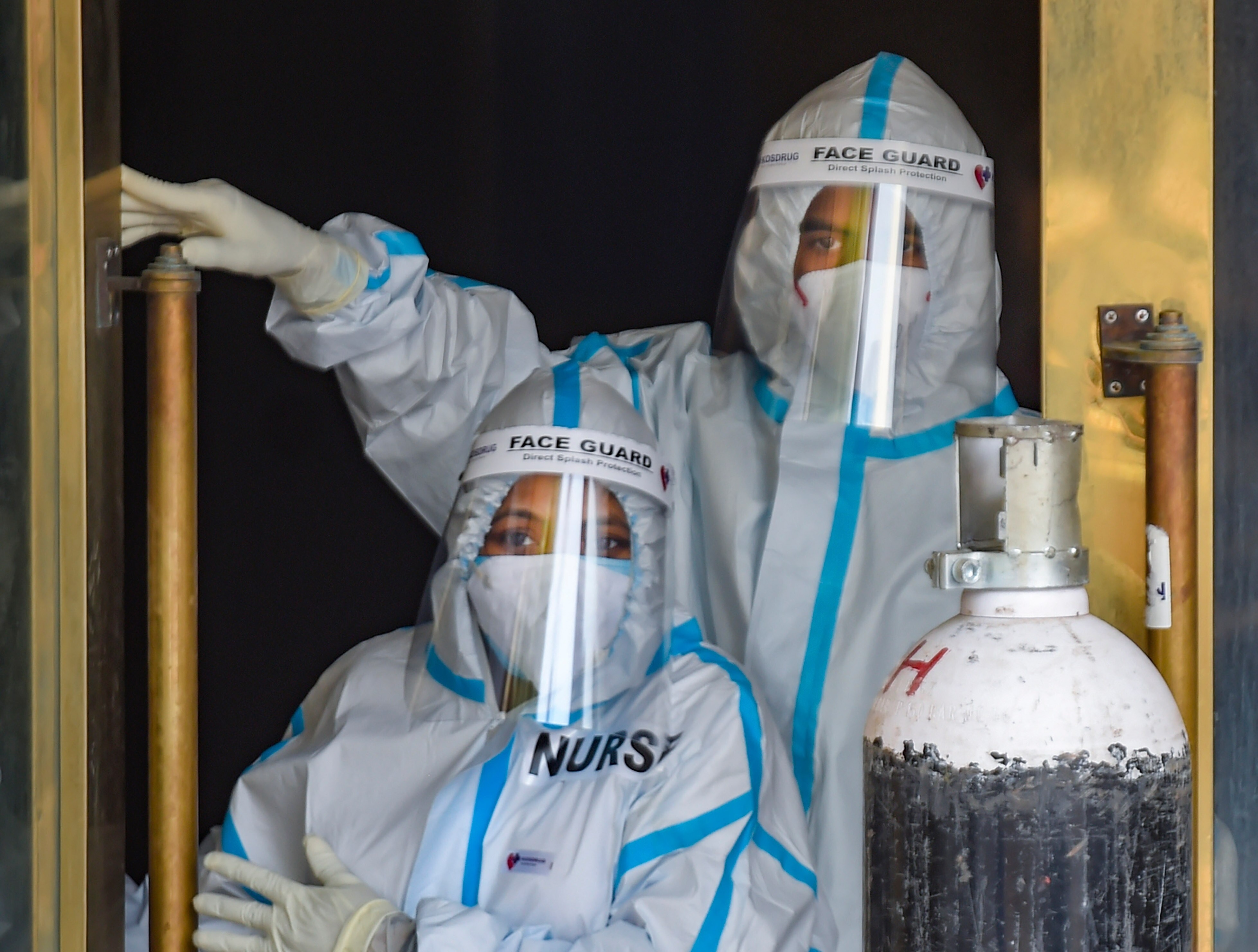 दिल्ली में ऑक्सीजन की किल्लत के बीच कोरोना का कहर (PTI)