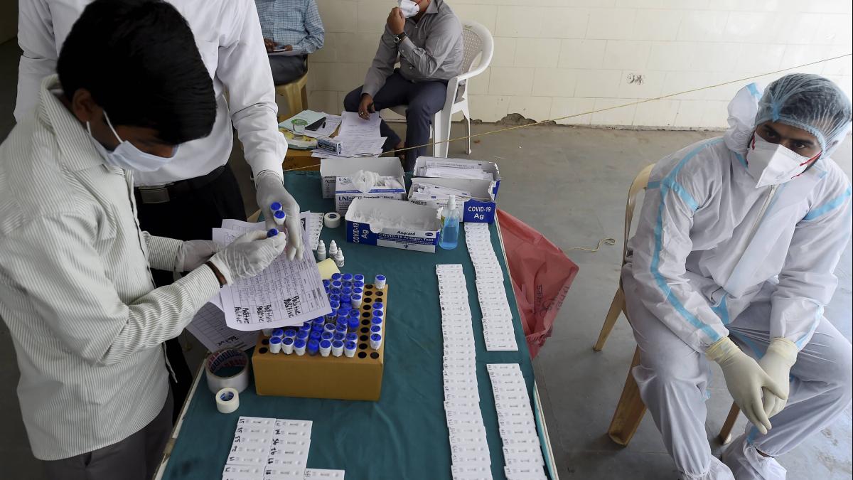 दिल्ली में तेज़ी से बढ़ रहा है कोरोना का संकट (फाइल फोटो)