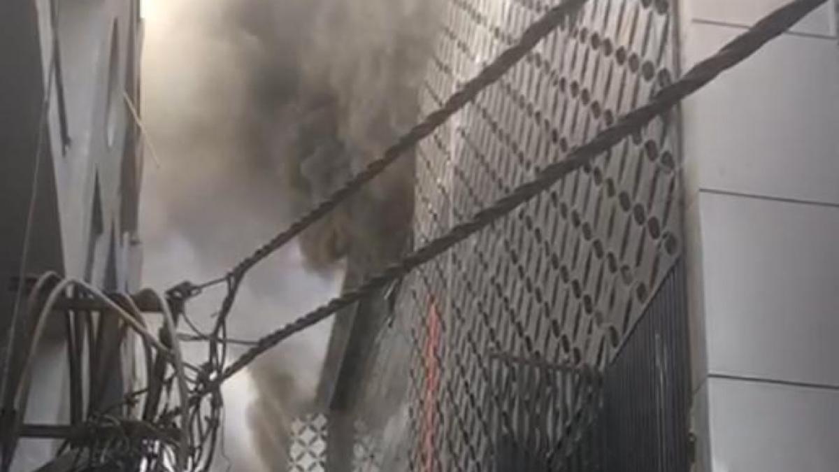 दिल्ली के दिलशाद गार्डन में लगी आग (फोटो-एएनआई)