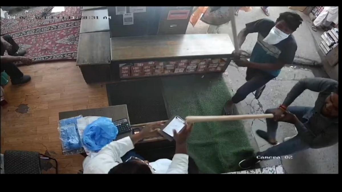 मारपीट की वारदात सीसीटीवी में कैद 
