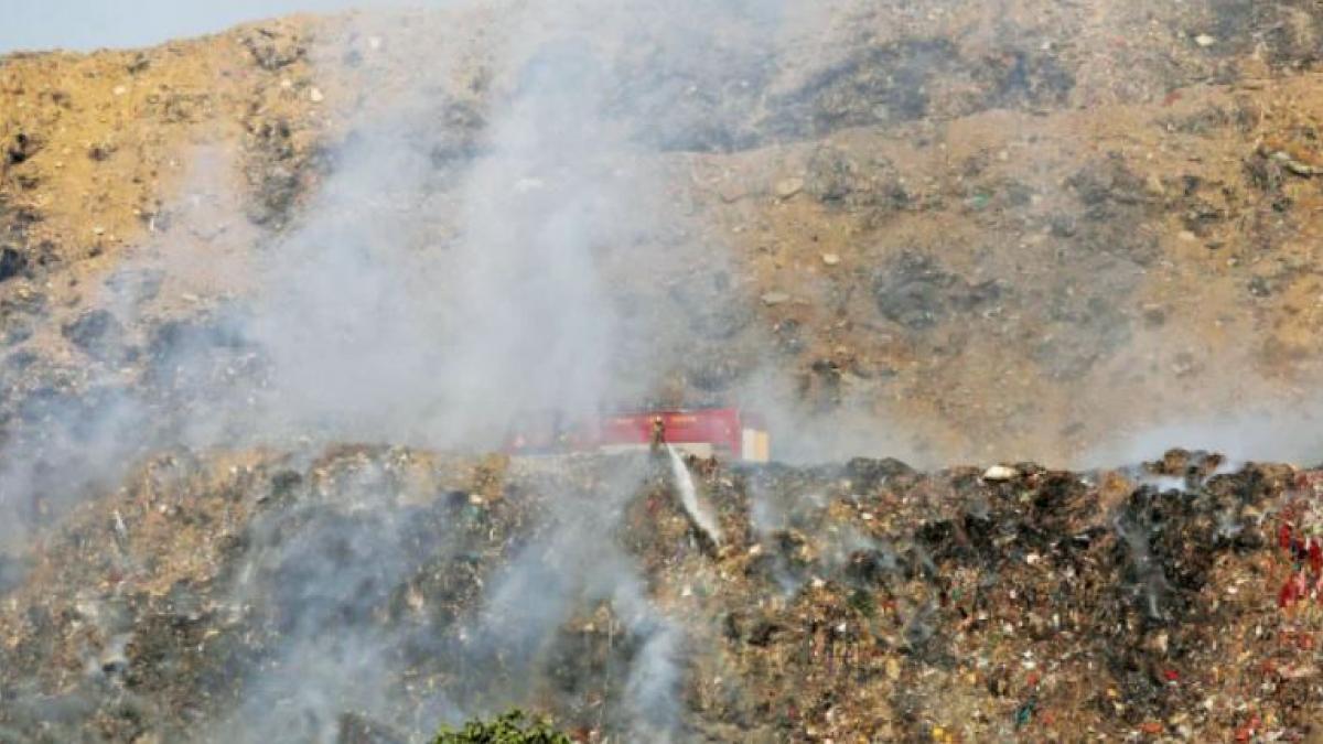 लैंडफिल साइट पर लगी आग (फाइल फोटो)