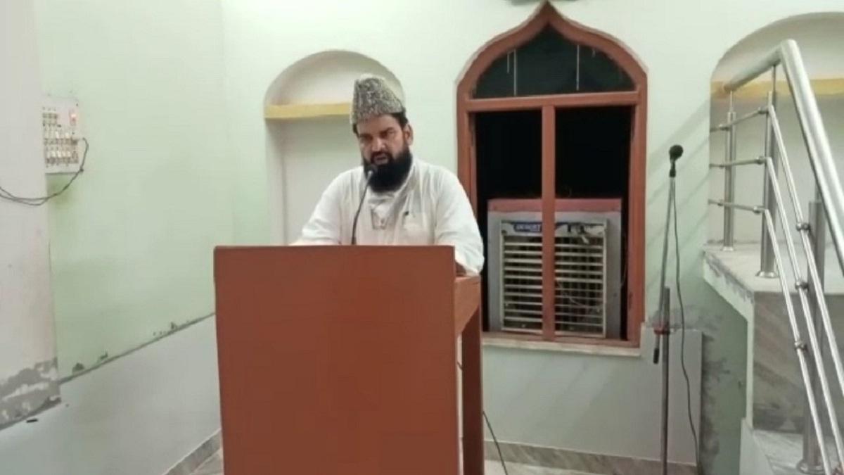 नोएडा के मंदिर मस्जिदों में लगे लाउडस्पीकर करेंगे लोगों को जागरुक