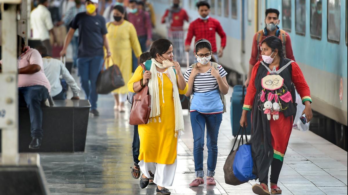 कोरोना को काबू में करने के लिए निर्देश जारी (फाइल फोटो: PTI)