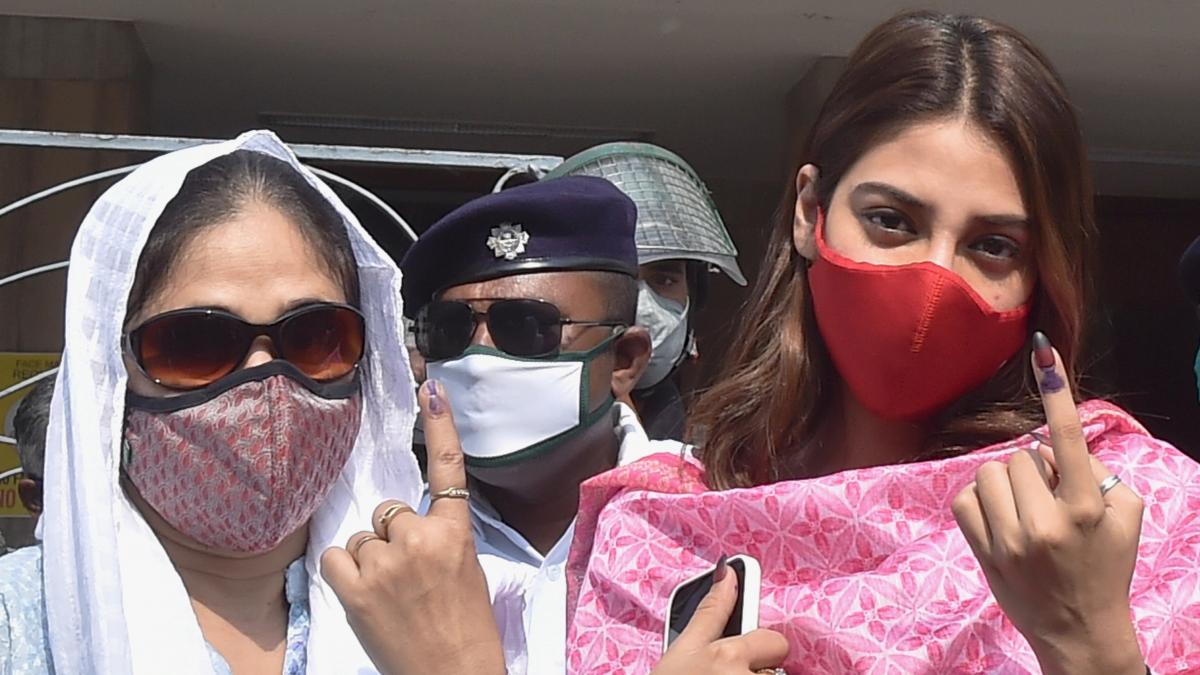 TMC सांसद नुसरत जहां ने डाला वोट