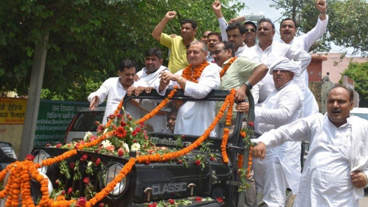 बुलंदशहर के जिला पंचायत अध्यक्ष ओमवीर सिंह